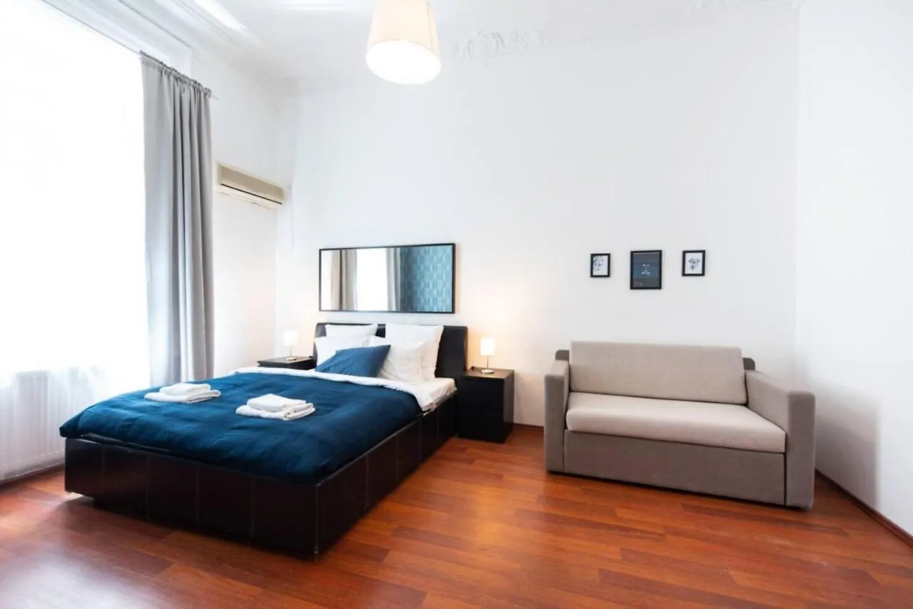 Very Central Convenient Large Ac Place Budapest