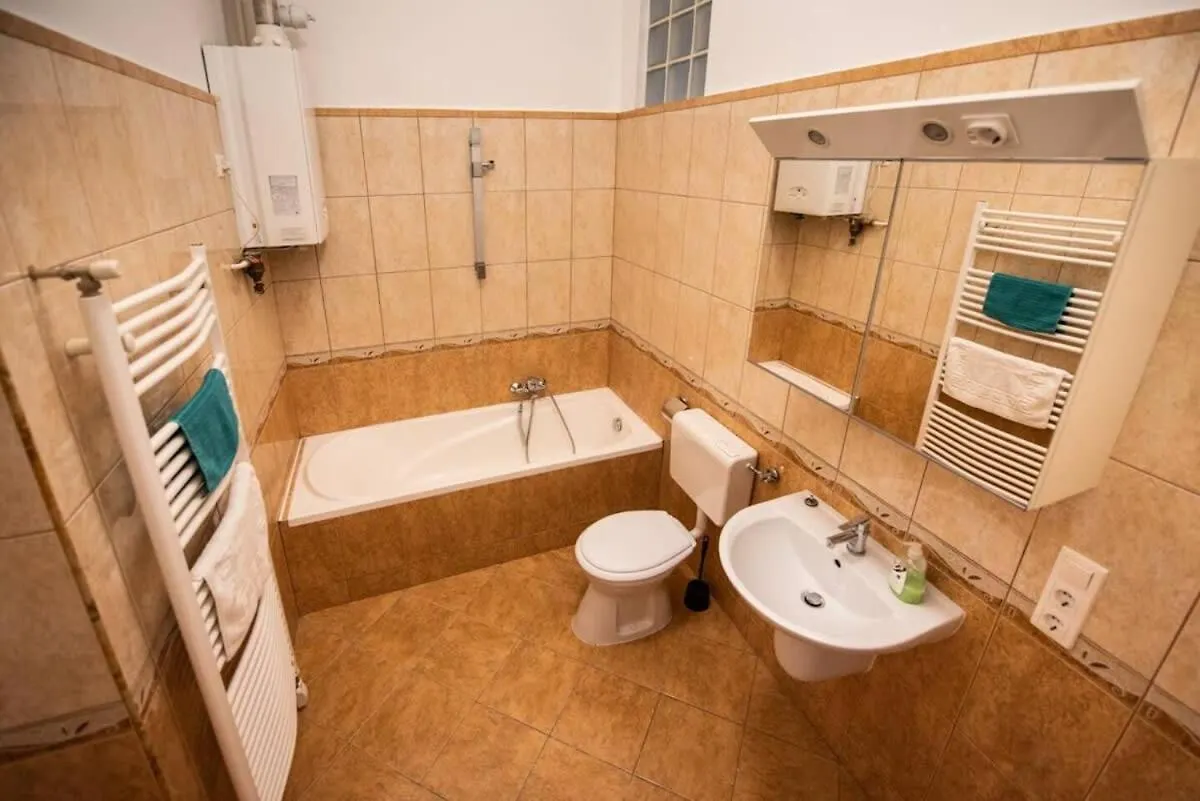 Very Central Convenient Large Ac Place Budapest Apartment