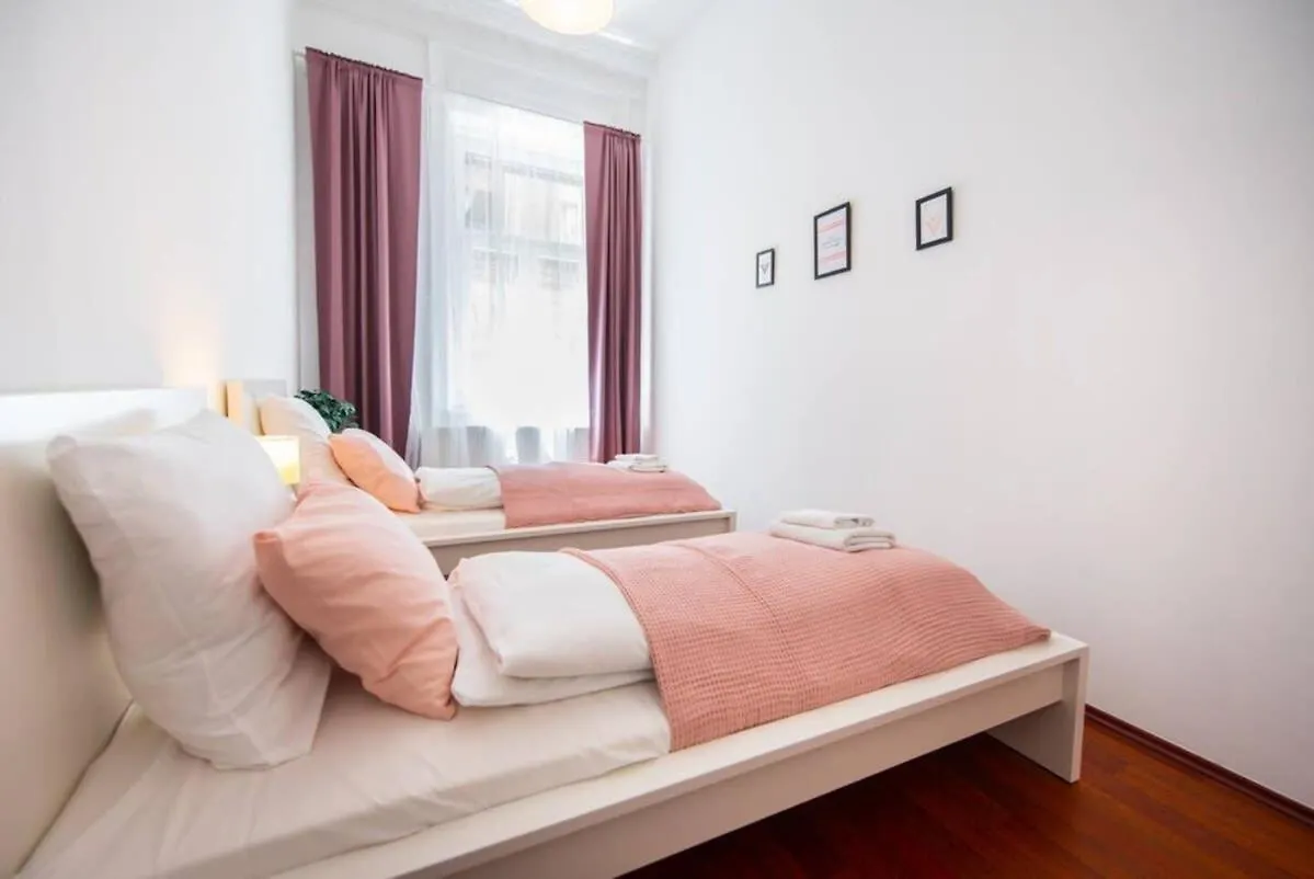 Very Central Convenient Large Ac Place Budapest 0*,  Hungary