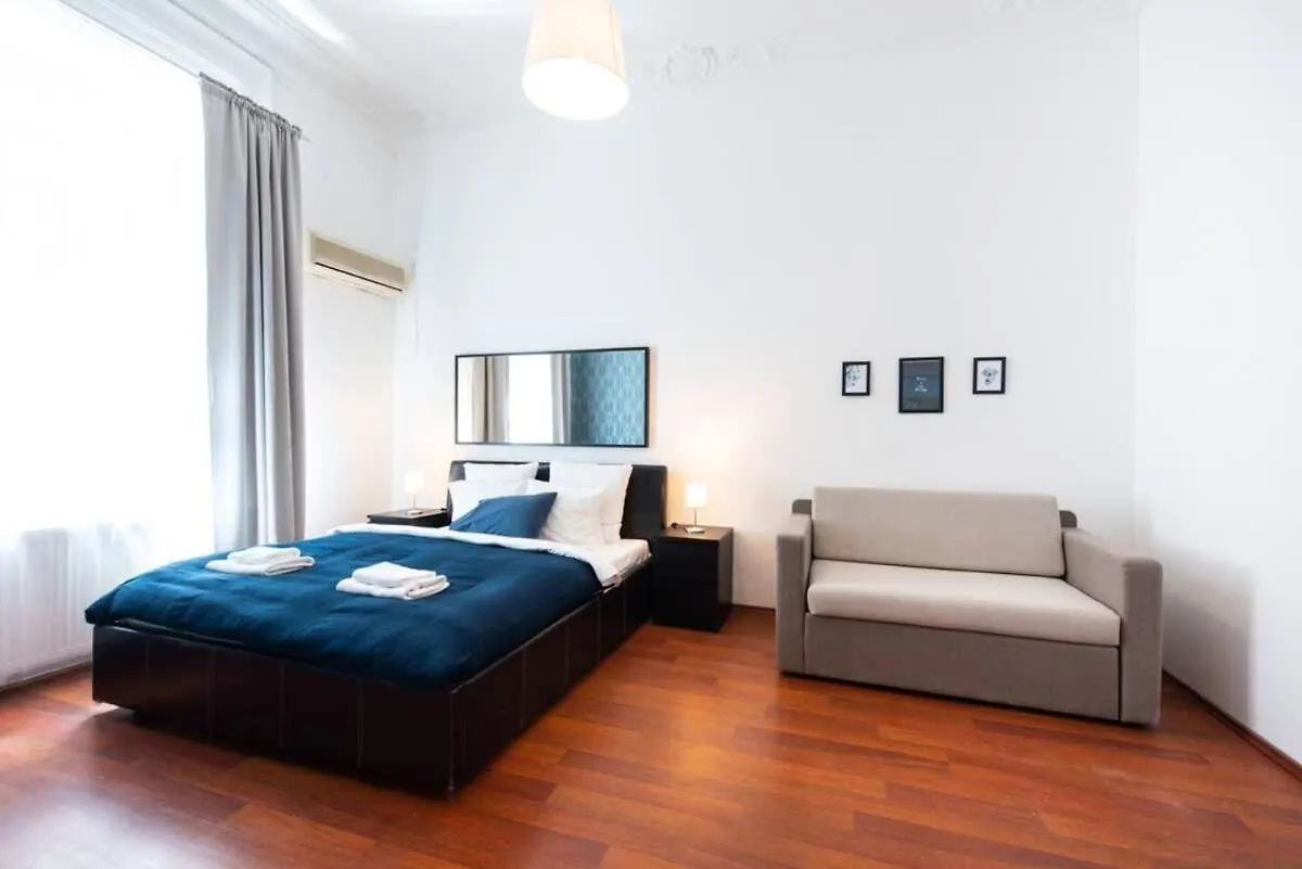Very Central Convenient Large Ac Place location