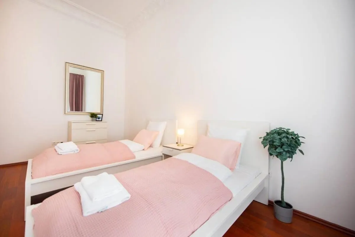 Apartment Very Central Convenient Large Ac Place Budapest Hungary