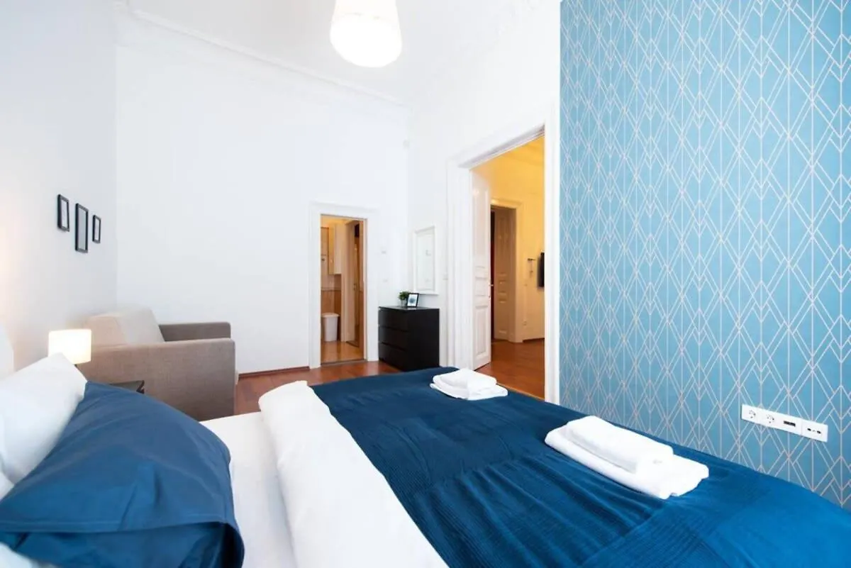 Very Central Convenient Large Ac Place Budapest