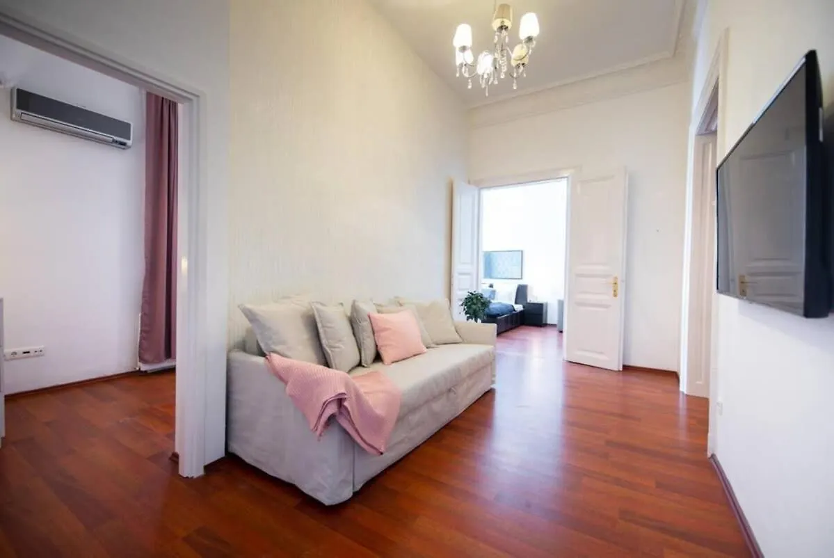 Very Central Convenient Large Ac Place Budapest Hungary